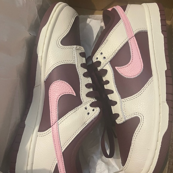 Dunk lows VALENTINES DAY 2023 - Picture 2 of 5